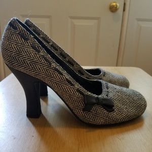 Unlisted Tweed Pumps